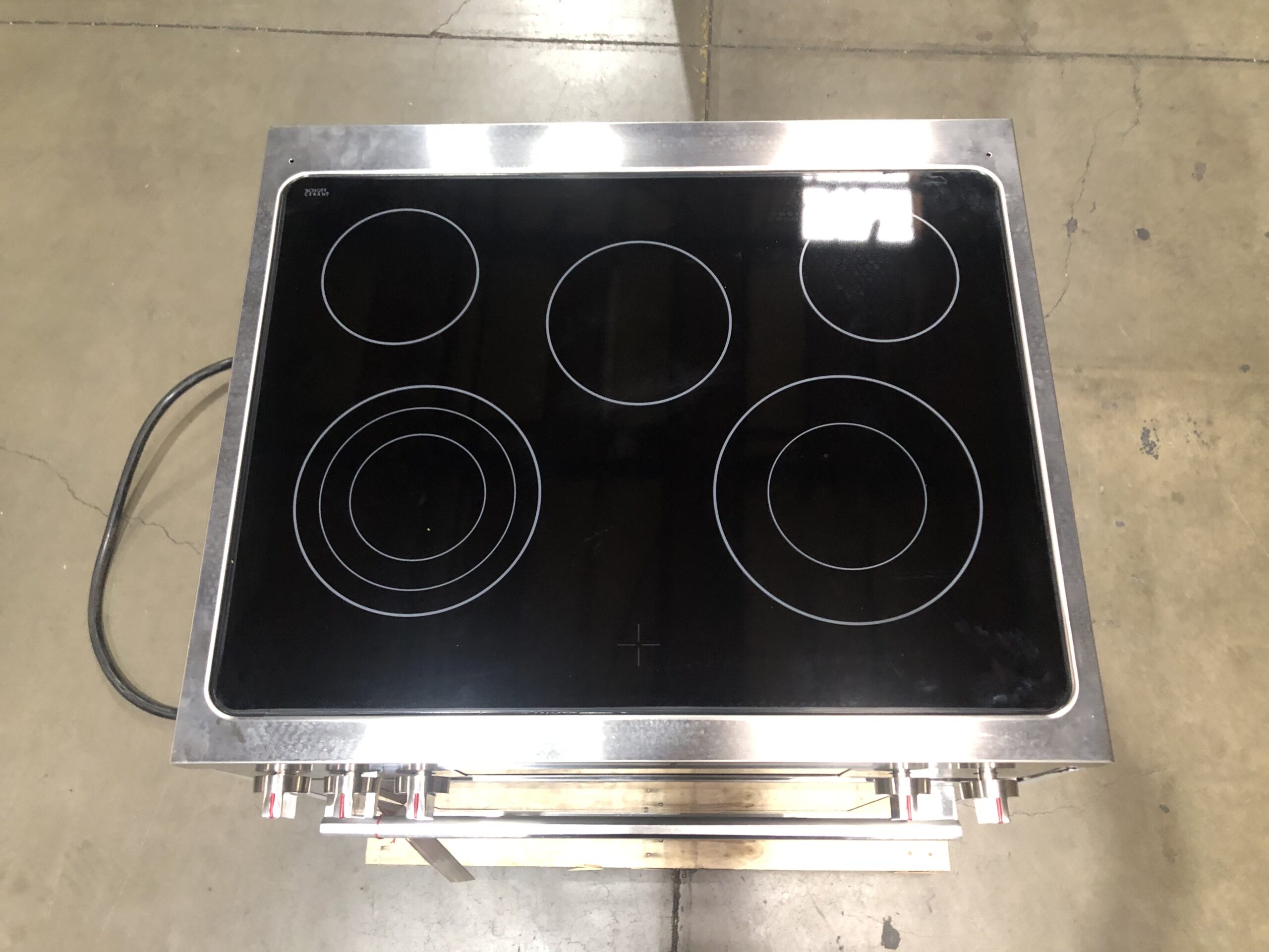 Open Box 30 in. CommercialStyle Electric Range with 4 Burners / 1 Warming Zone and 5 cu. ft